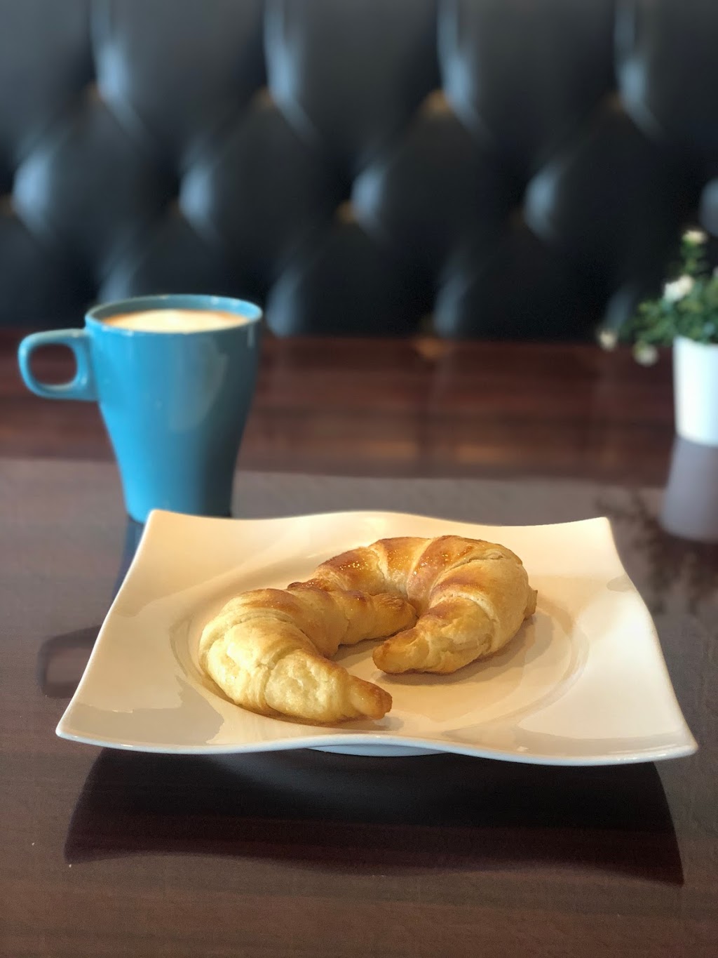 @ Meles Lounge | cafe | 9521 S Orange Blossom Trl ste 104, Orlando, FL 32837, USA | 4077572000 OR +1 407-757-2000