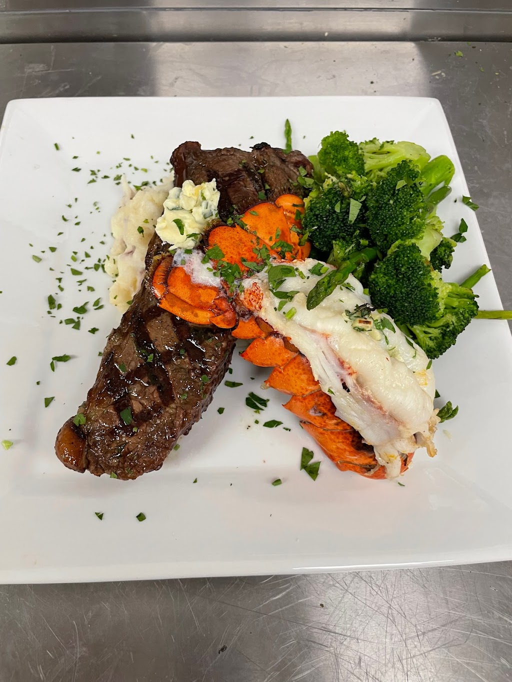 Industry Kitchen & Bar | restaurant | 14 Railroad St, North Canaan, CT 06018, USA | 8604534317 OR +1 860-453-4317