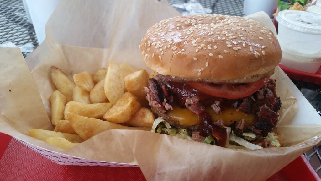 Bar-B-Que Station #1 Independence | restaurant | 563 W Railroad Ave, Independence, LA 70443, USA | 9858783747 OR +1 985-878-3747