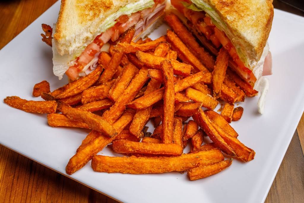 Clubhouse Sports Bar & Billiards | restaurant | 21174 Timberlake Rd, Lynchburg, VA 24502, USA | 4342397665 OR +1 434-239-7665