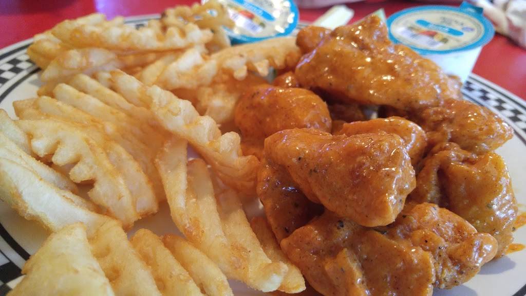 Dicks Wings And Grill Mandarin | restaurant | 10550 Old St Augustine Rd, Jacksonville, FL 32257, USA | 9048807087 OR +1 904-880-7087