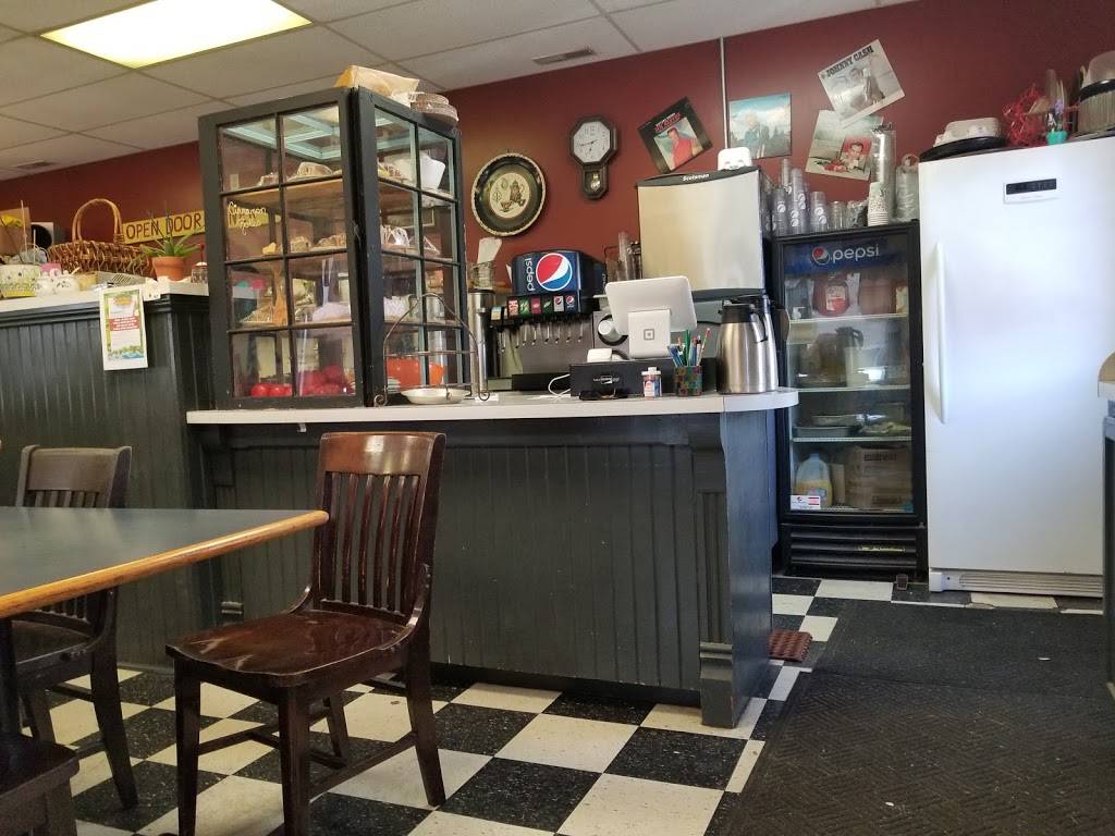 The Open Door Diner | restaurant | 120 N Main St, Altamont, IL 62411, USA | 6182678499 OR +1 618-267-8499