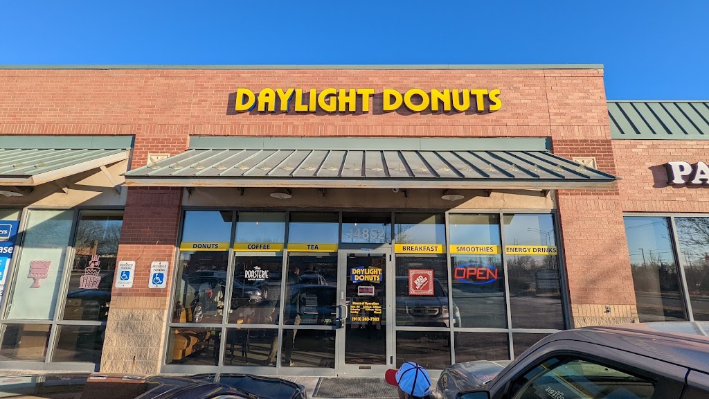 Daylight Donuts Overland Park | restaurant | 14852 Metcalf Ave, Overland Park, KS 66223, USA | 9132837383 OR +1 913-283-7383