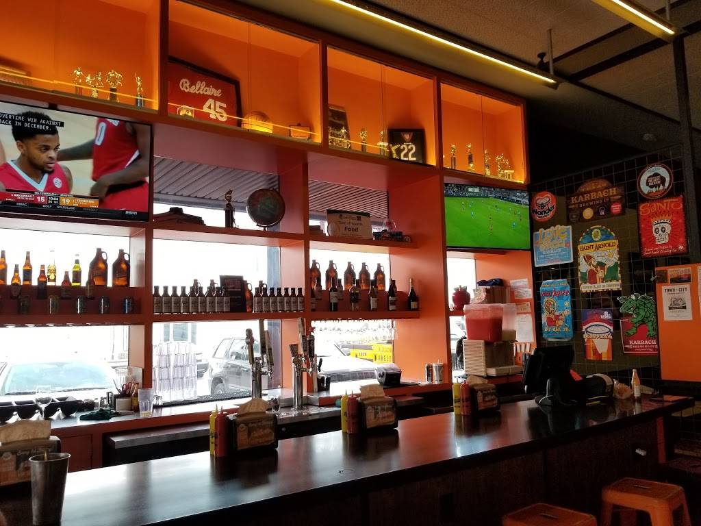 Bernies Burger Bus | restaurant | 5407 Bellaire Blvd, Bellaire, TX 77401, USA | 7133499400 OR +1 713-349-9400