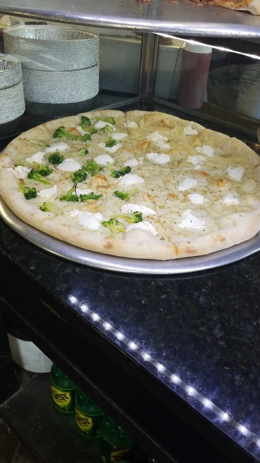 Robs Pizza | restaurant | 26 Wallkill Ave, Wallkill, NY 12589, USA | 8458952000 OR +1 845-895-2000