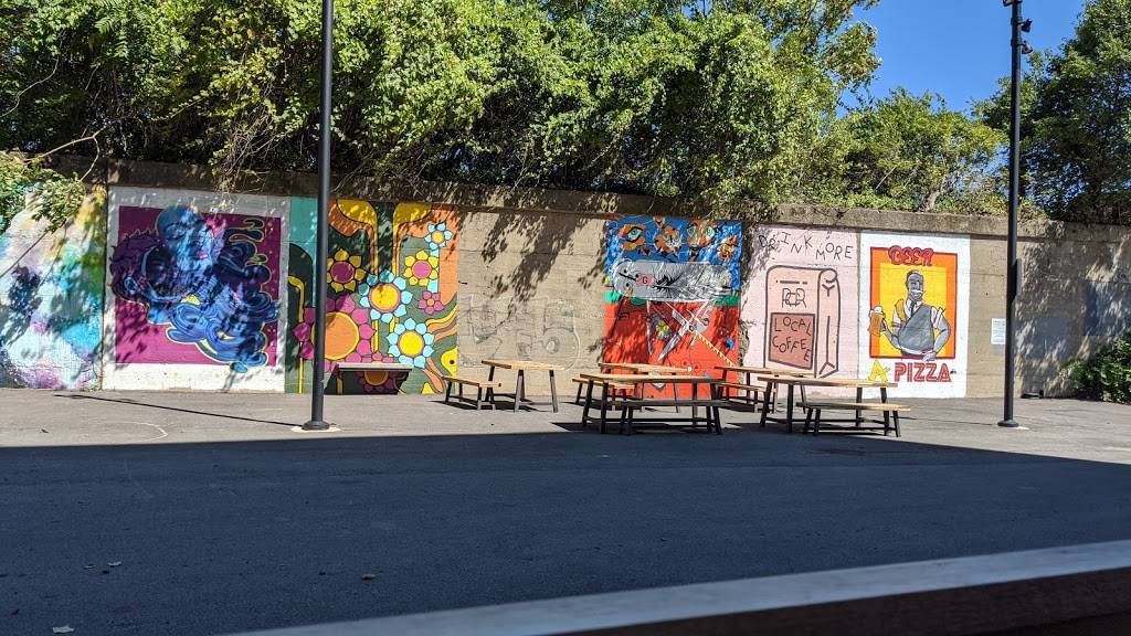 Tafts Brewpourium Columbus | restaurant | 440 W Broad St, Columbus, OH 43215, USA | 6144898900 OR +1 614-489-8900