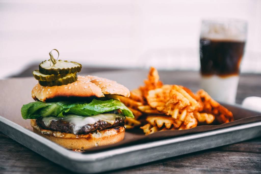 Billy Gs Smokehouse & Salty Goat Bar | restaurant | 5802 Palm Blvd, Isle of Palms, SC 29451, USA | 8438867300 OR +1 843-886-7300