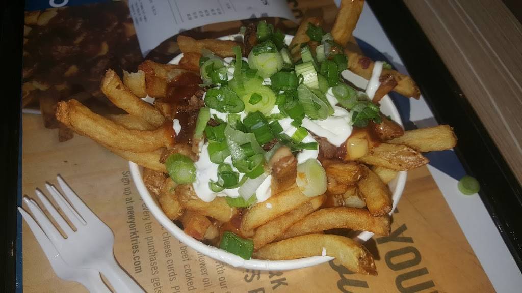 New York Fries - Pen Centre | restaurant | 221 Glendale Ave Unit FC1, St. Catharines, ON L2T 2K9, Canada | 9056823505 OR +1 905-682-3505