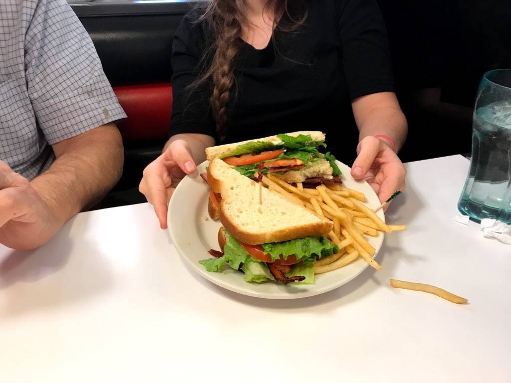 Steak n Shake | restaurant | 320 W North Ave, West Chicago, IL 60185, USA | 6305624370 OR +1 630-562-4370