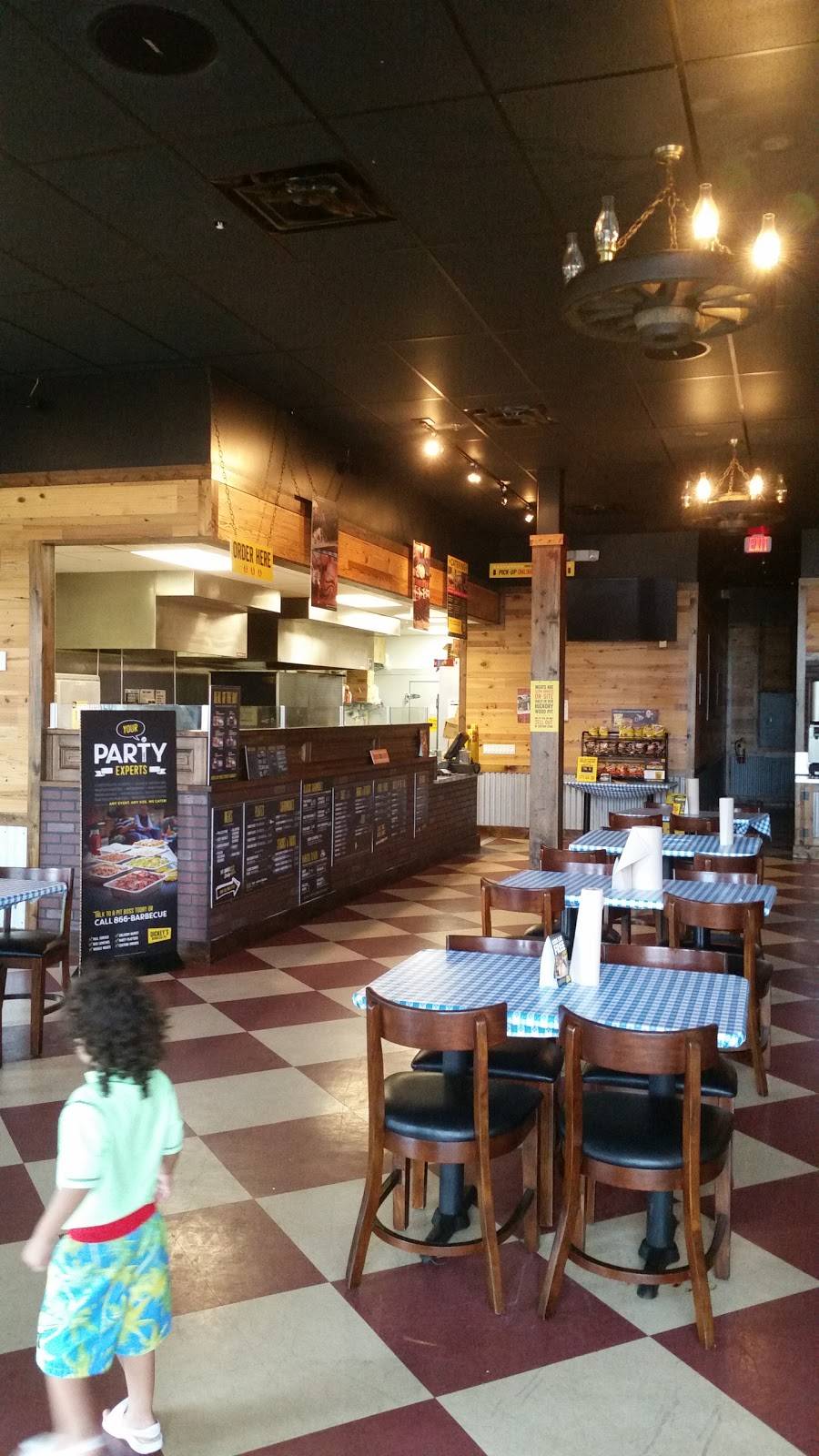 Dickeys Barbecue Pit | restaurant | 4001 Clark Rd, Sarasota, FL 34233, USA | 9419224400 OR +1 941-922-4400