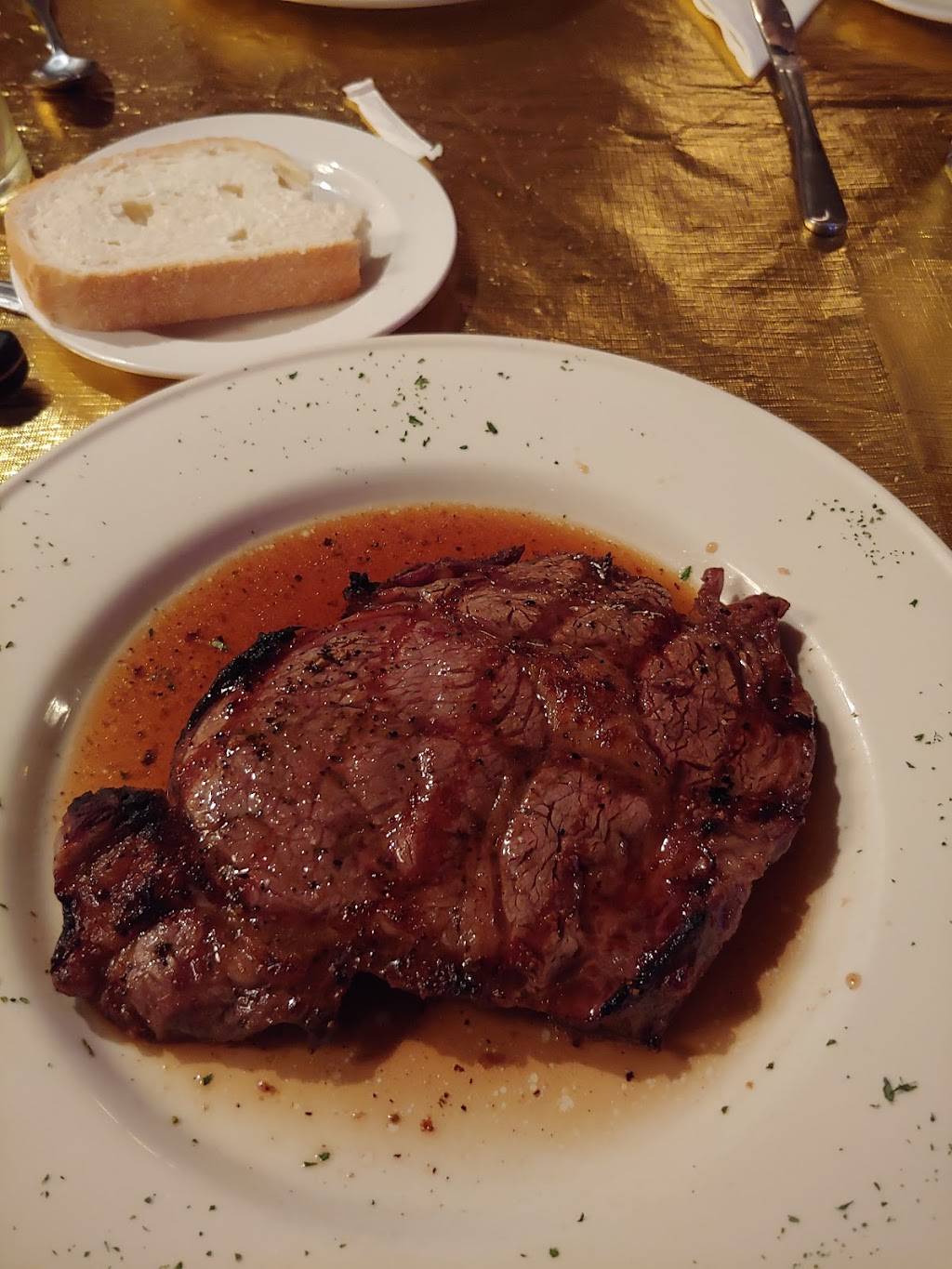 Flamingos Hollywood Steakhouse | restaurant | 660 N Gallatin Ave Ext, Uniontown, PA 15401, USA | 7244381993 OR +1 724-438-1993