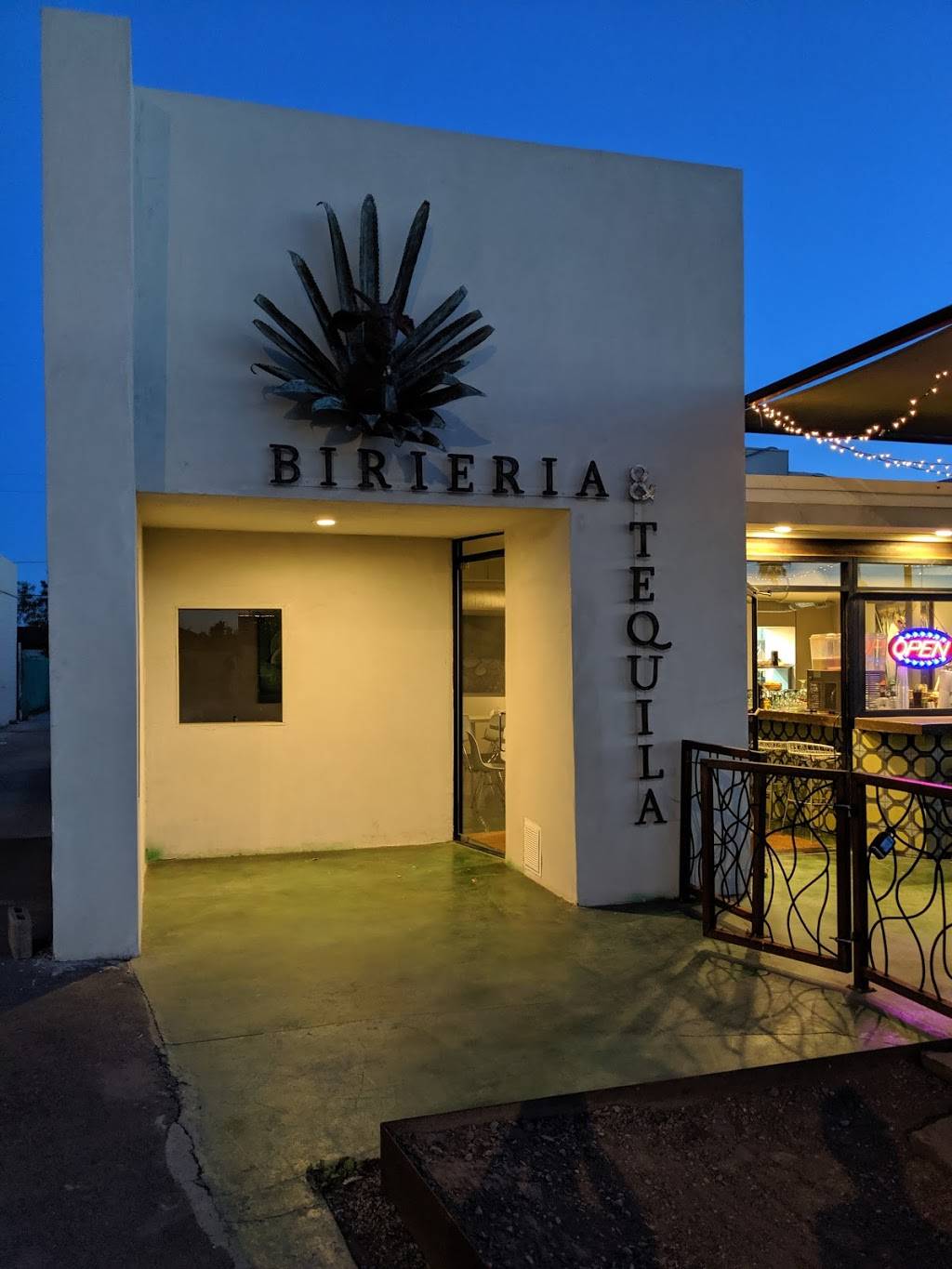 La Marquesa | restaurant | 1915 E McDowell Rd, Phoenix, AZ 85006, USA | 6022527777 OR +1 602-252-7777