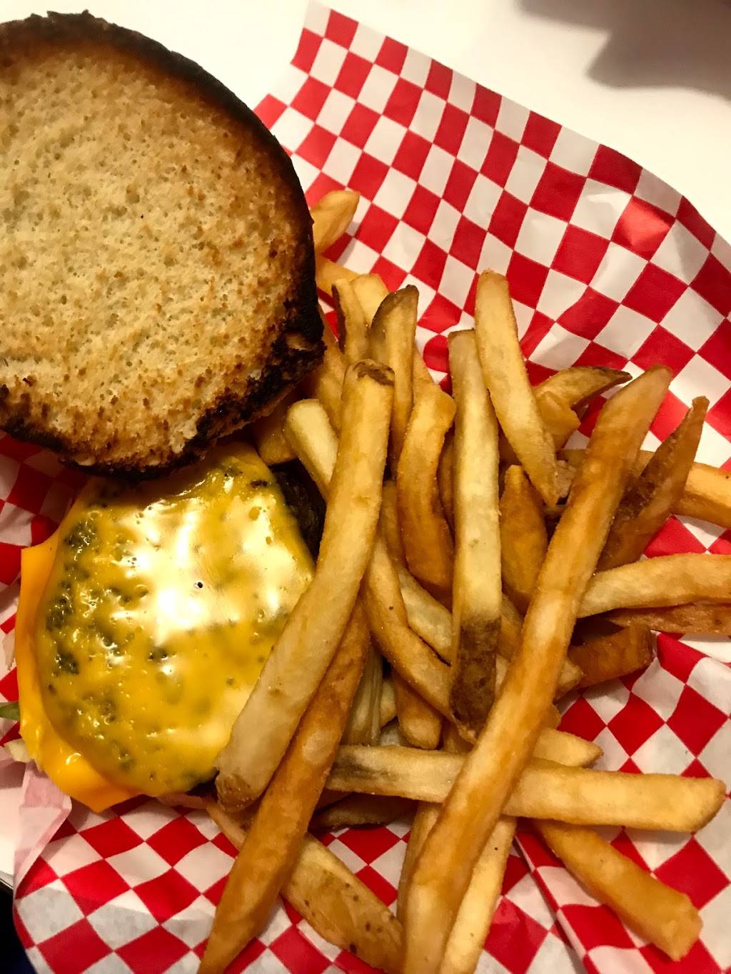 Tailpipes Burgers Fries & Shakes | restaurant | 417 High St, Morgantown, WV 26505, USA | 3042252535 OR +1 304-225-2535