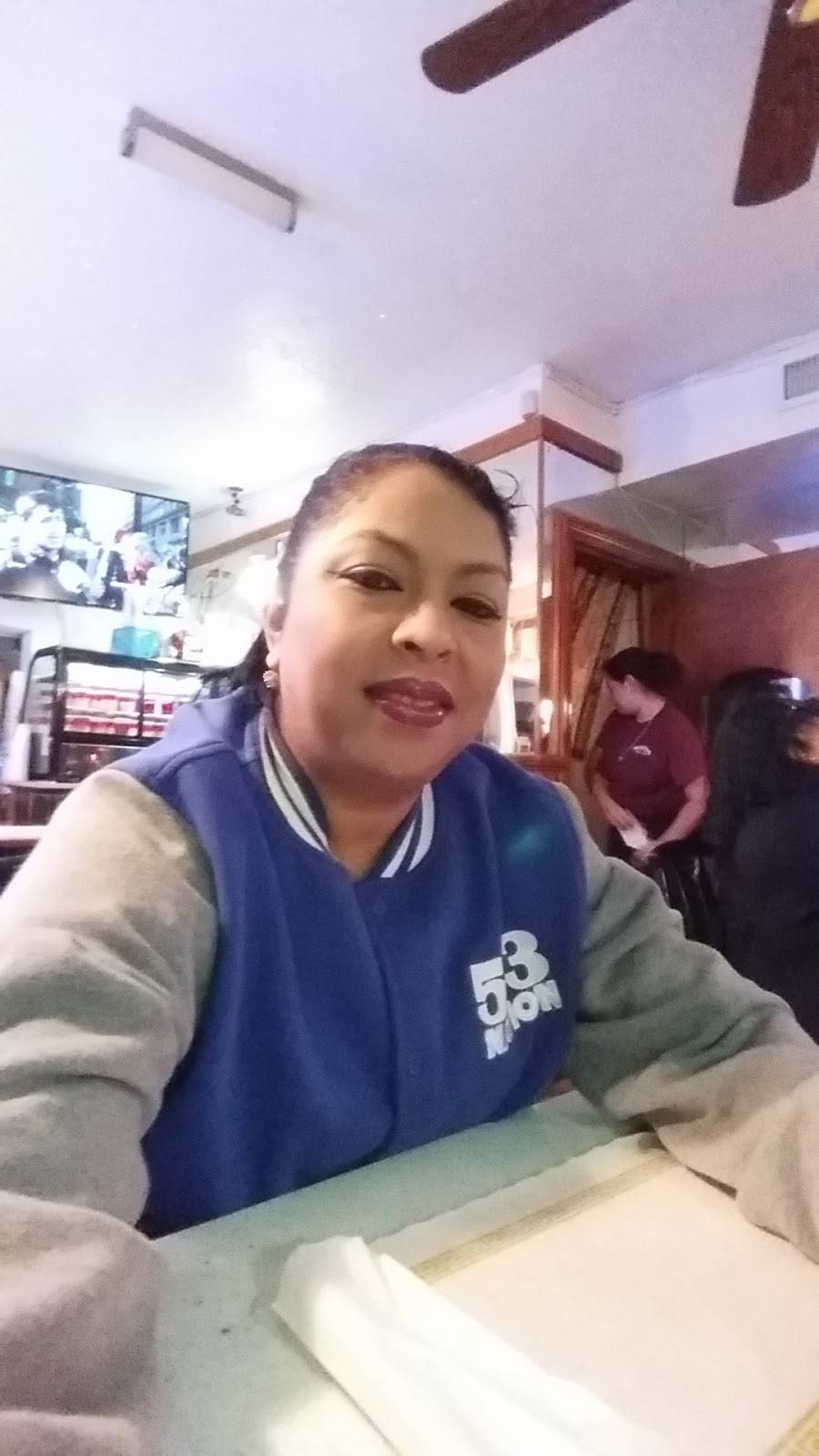 Huguitos Restaurant & Bar | restaurant | 19 White St, West Orange, NJ 07052, USA | 9737364121 OR +1 973-736-4121