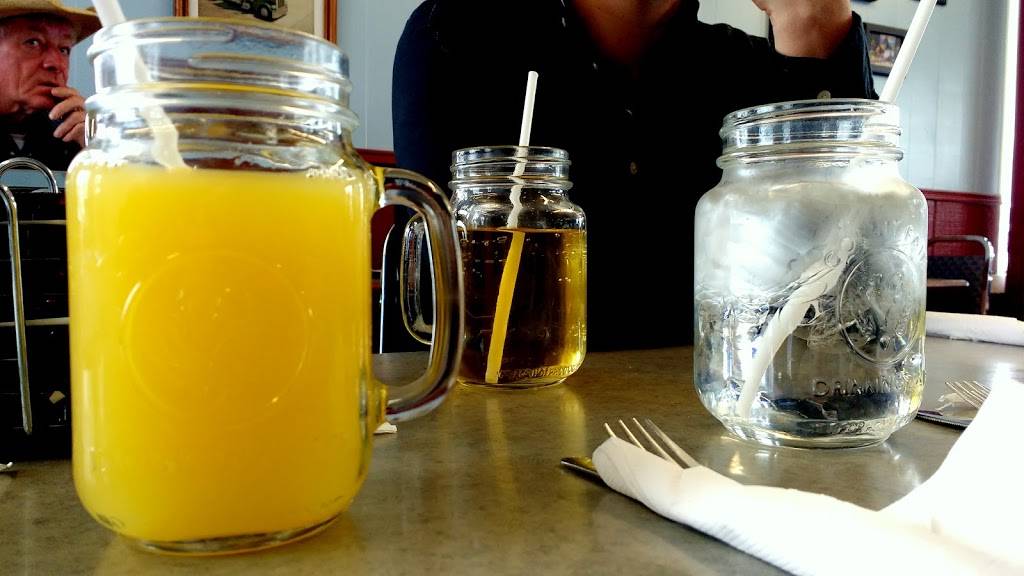 Skyview Restaurant | restaurant | 4267 London Line, Wyoming, ON N0N 1T0, Canada | 5198450777 OR +1 519-845-0777