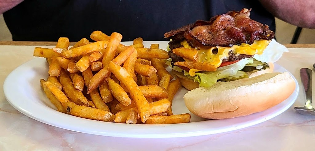 Grandma Veras Cafe & Bakery | cafe | 1001 National Ave, West Terre Haute, IN 47885, USA | 8125331033 OR +1 812-533-1033