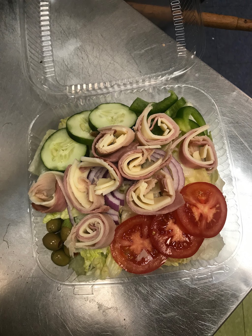 New Yorker Pizza | restaurant | 828 S King St, Leesburg, VA 20175, USA | 7037776985 OR +1 703-777-6985