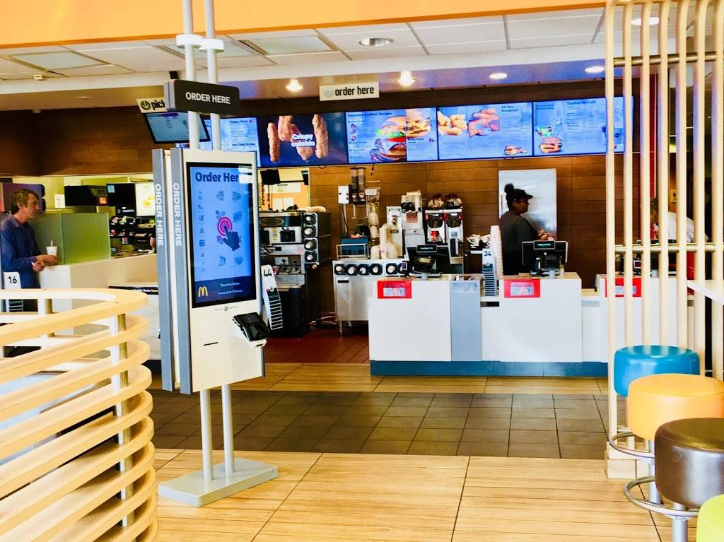 McDonalds | cafe | 13875 Walsingham Rd, Largo, FL 33774, USA | 7275957582 OR +1 727-595-7582