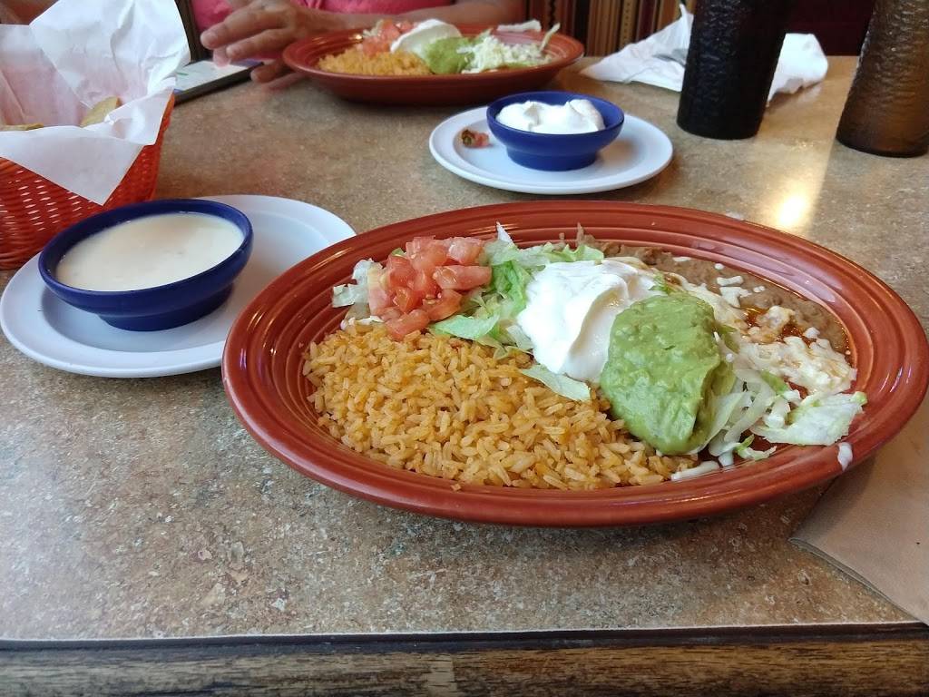 Don Ole Mexican Restaurant | restaurant | 721 Broadway, Highland, IL 62249, USA | 6186541329 OR +1 618-654-1329