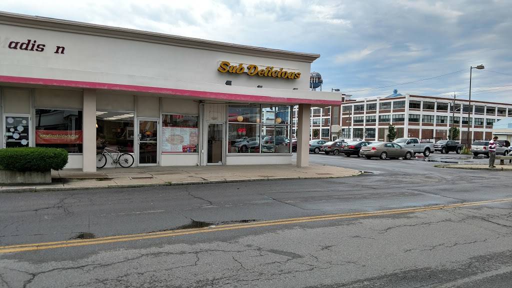Sub Delicious | restaurant | 15 Locust St, Lockport, NY 14094, USA | 7164346667 OR +1 716-434-6667