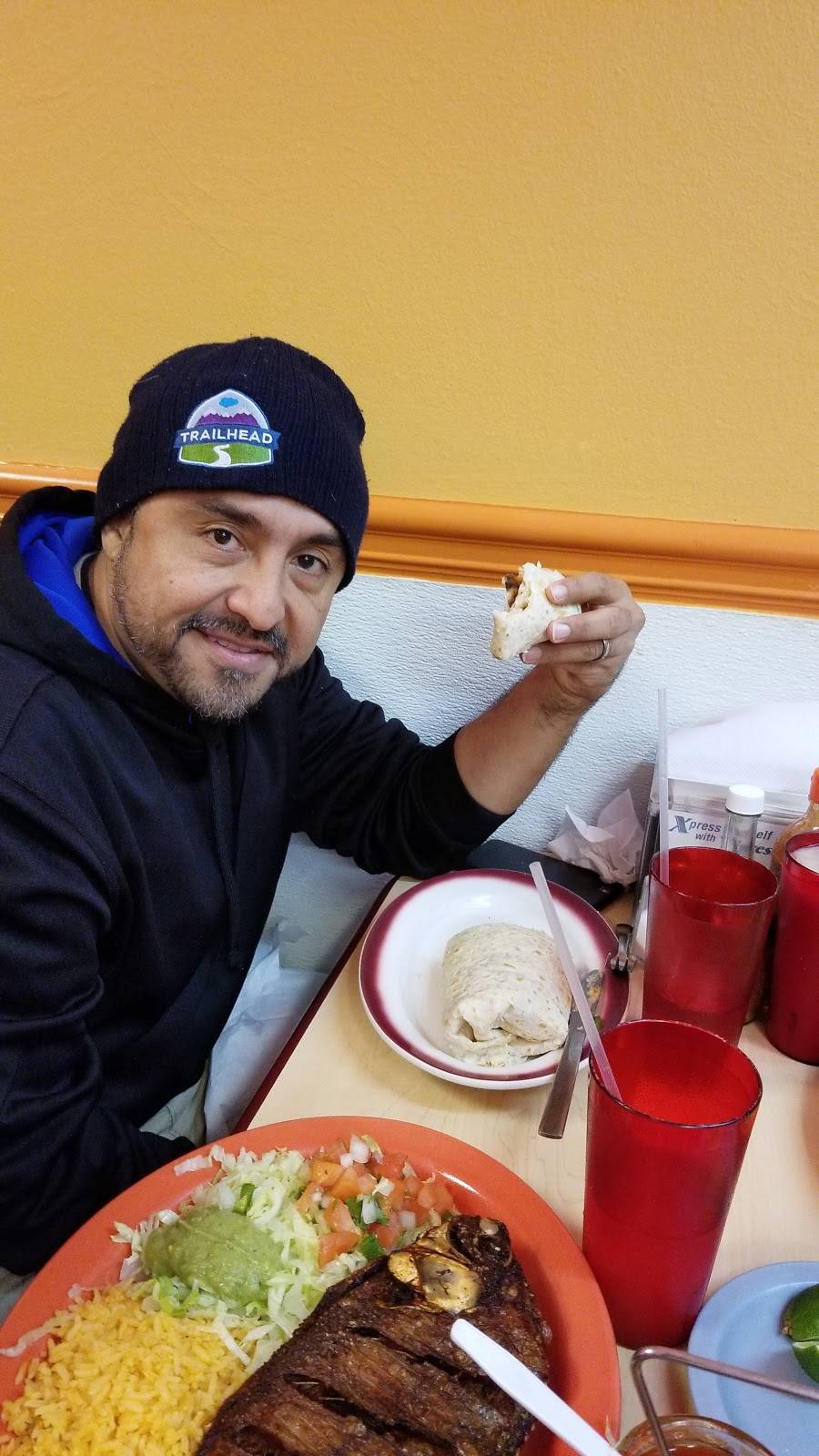 El Velero Seafood & Mexican | restaurant | 768 Sandtown Rd SW, Marietta, GA 30008, USA | 7707958360 OR +1 770-795-8360