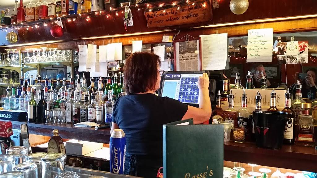 Lasses Restaurant | restaurant | 611 Bridgeport Ave, Milford, CT 06460, USA | 2038749574 OR +1 203-874-9574