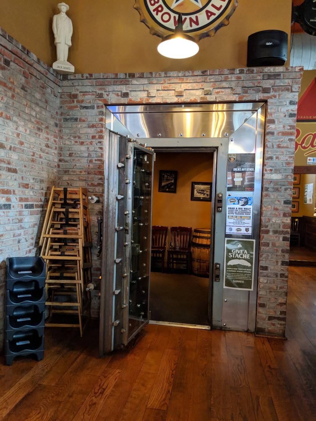 Llywelyns Pub | restaurant | 100 N Main St, St Charles, MO 63301, USA | 6367248520 OR +1 636-724-8520