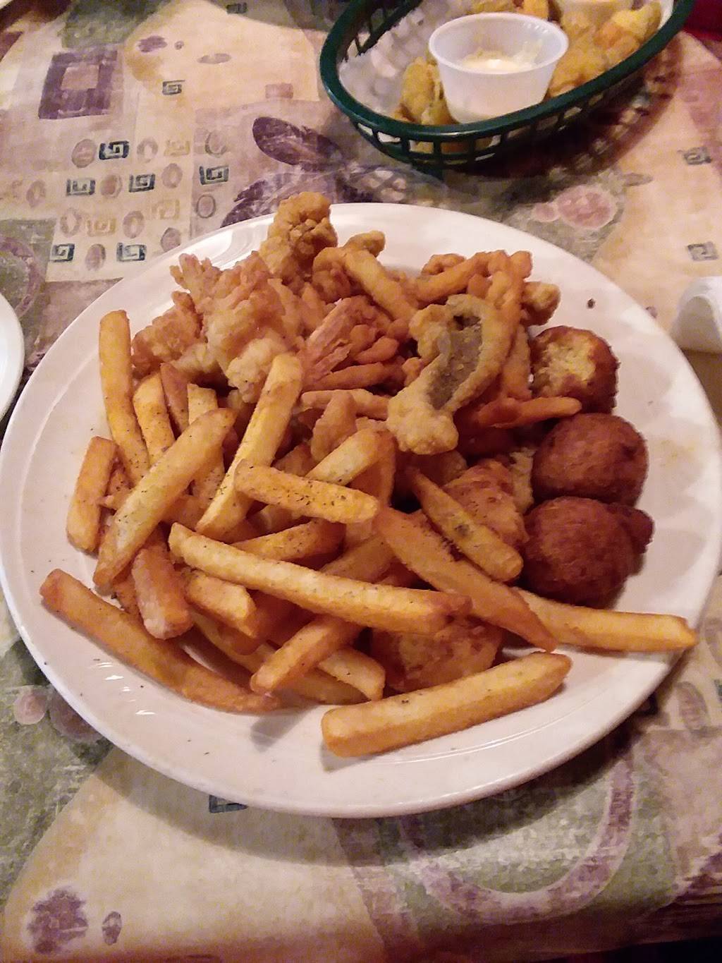 The Catfish Place | restaurant | 311 S Forest Ave, Apopka, FL 32703, USA | 4078897980 OR +1 407-889-7980