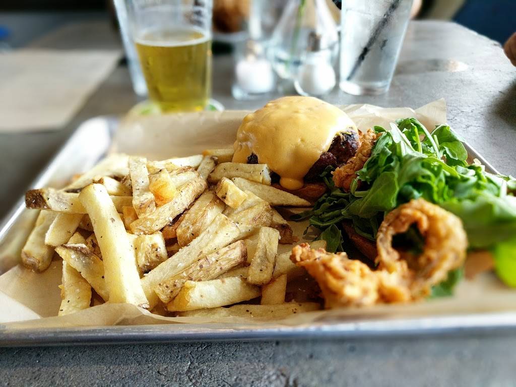 Piggys Kitchen & Bar | restaurant | 3412 W Lamar St, Houston, TX 77019, USA | 2818499606 OR +1 281-849-9606