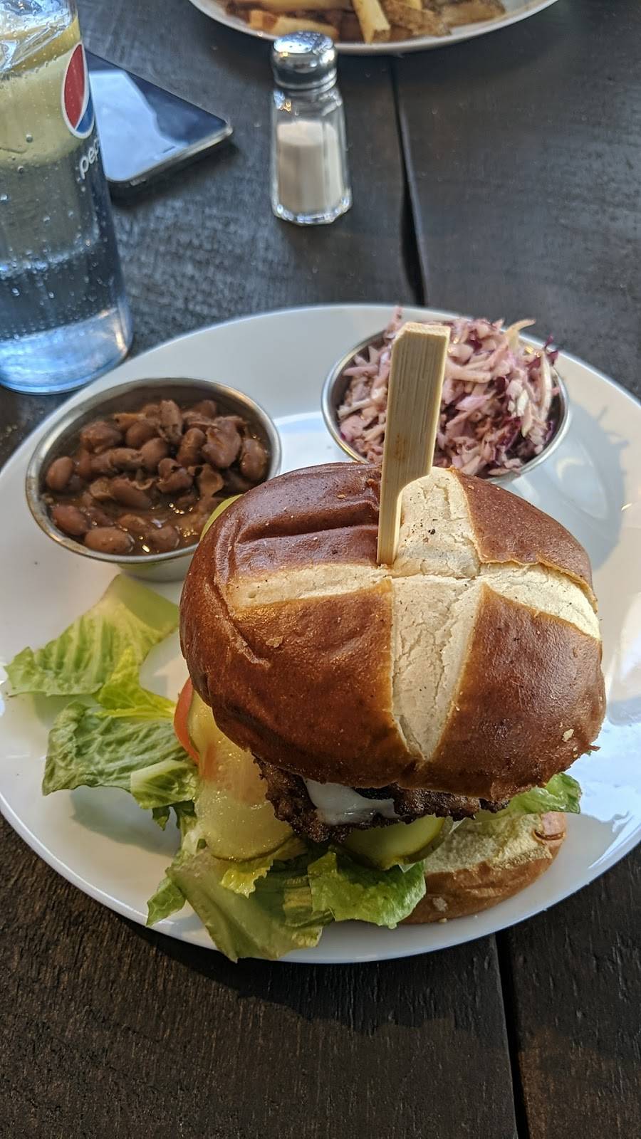 Moonshine BBQ Smokehouse | restaurant | 806 Main St E, Hawkesbury, ON K6A 1B6, Canada | 6136322228 OR +1 613-632-2228