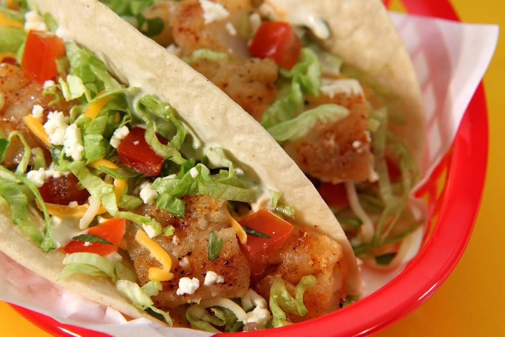 Fuzzys Taco Shop | restaurant | 17305 Davenport St #105, Omaha, NE 68118, USA | 4027632220 OR +1 402-763-2220