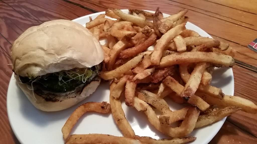 Red House | restaurant | 369 King St E, Kingston, ON K7K 2Y1, Canada | 6137672558 OR +1 613-767-2558