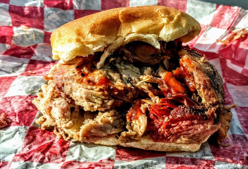 Hillbillys BBQ | restaurant | 1506 Donelson Pkwy, Dover, TN 37058, USA | 9312324449 OR +1 931-232-4449