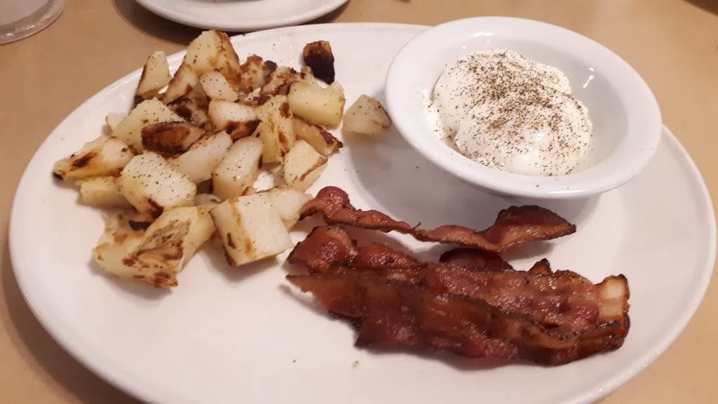 Reynolds Restaurant | restaurant | 874 Clyde Ave, Ottawa, ON K1Z 5A2, Canada | 6137282391 OR +1 613-728-2391