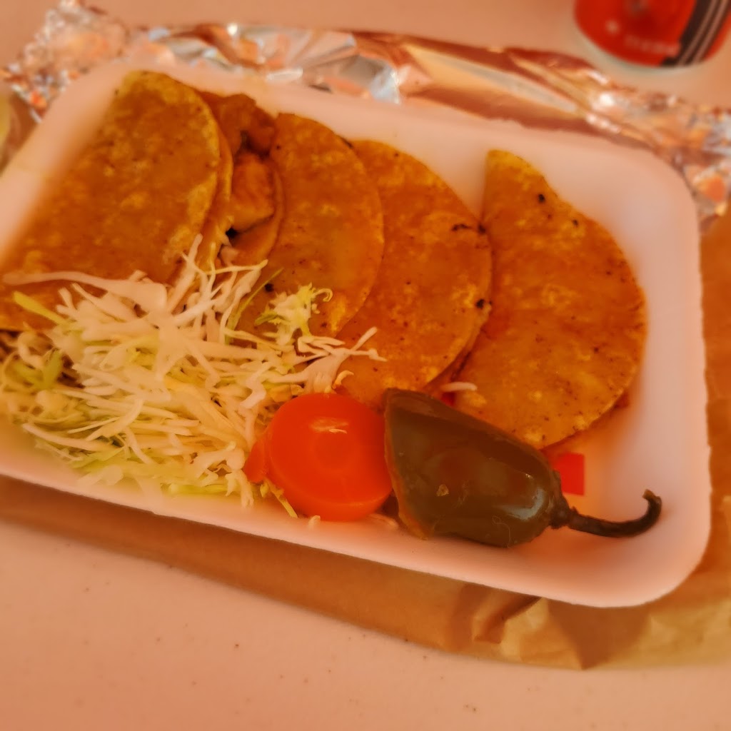 El Pariente Taqueria | restaurant | 954 Military Rd, Brownsville, TX 78520, USA | 9565436406 OR +1 956-543-6406