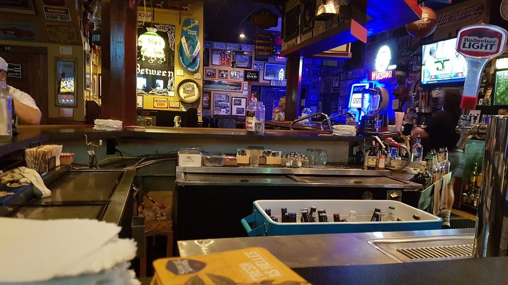 Inn Between Bar & Grill | restaurant | 212 20th St, Huntington, WV 25703, USA | 3047813527 OR +1 304-781-3527