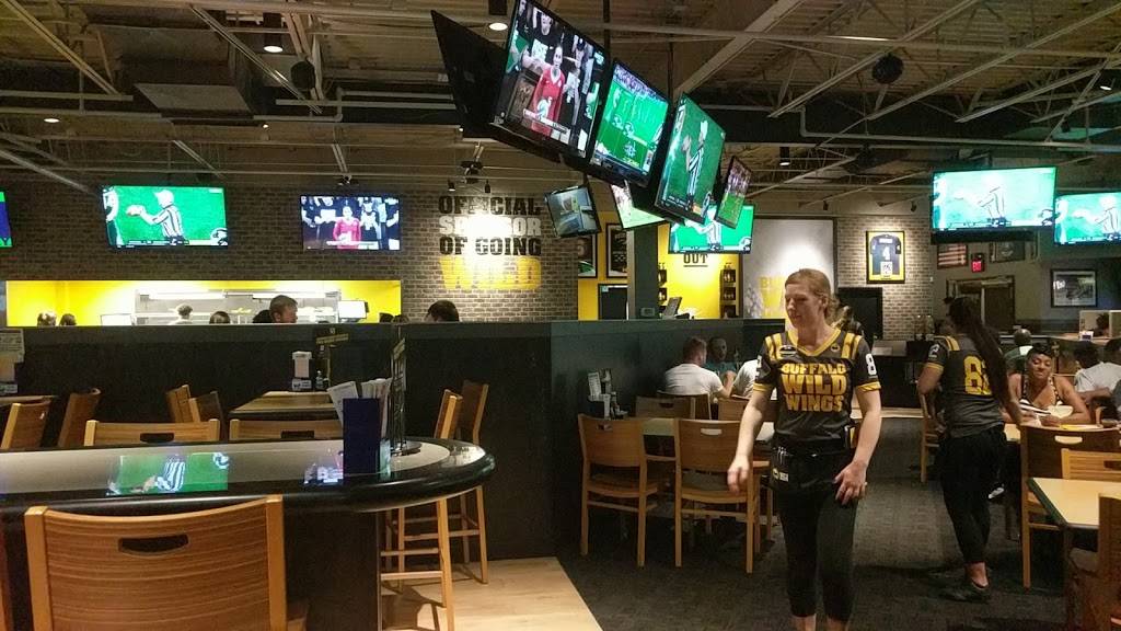 Buffalo Wild Wings | restaurant | 2035 28th St SE, Grand Rapids, MI 49508, USA | 6162412999 OR +1 616-241-2999
