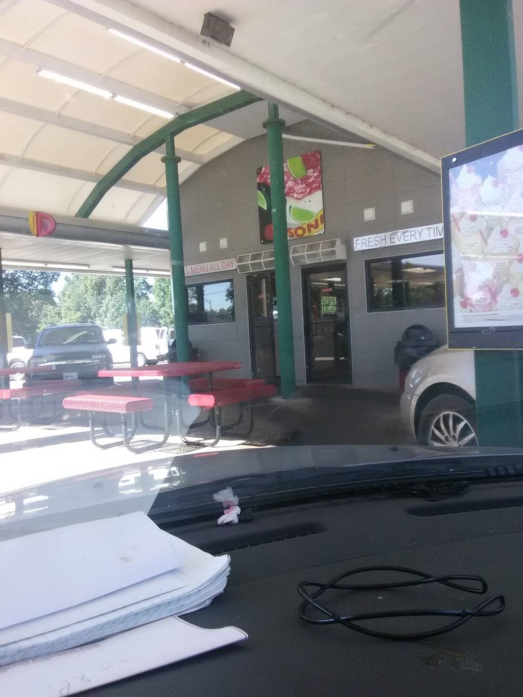 Sonic Drive-In | restaurant | 1407 S Broadway St, Poplar Bluff, MO 63901, USA | 5737789111 OR +1 573-778-9111
