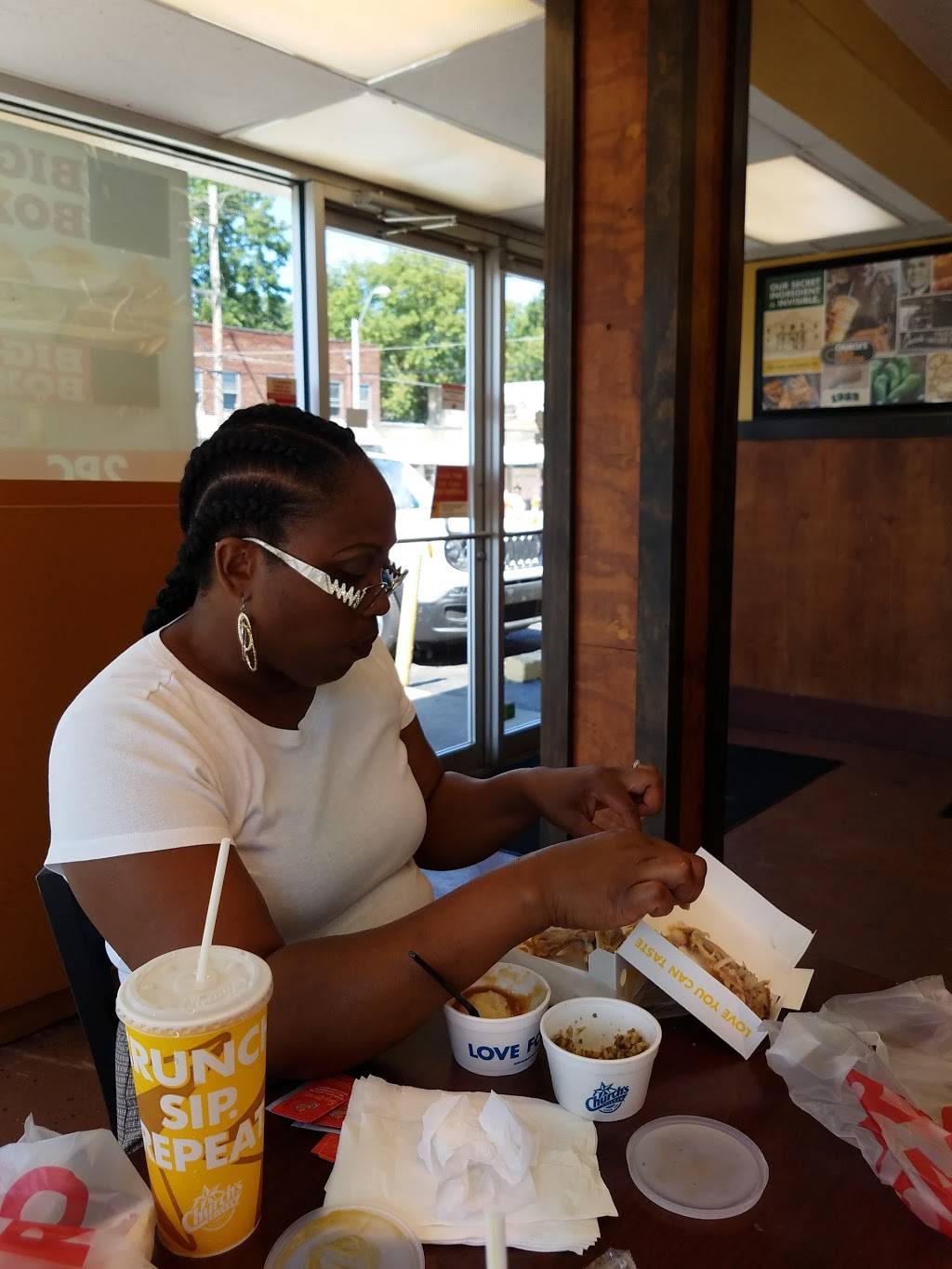 Churchs Chicken | restaurant | 2401 Van Brunt Blvd, Kansas City, MO 64127, USA | 8162416696 OR +1 816-241-6696