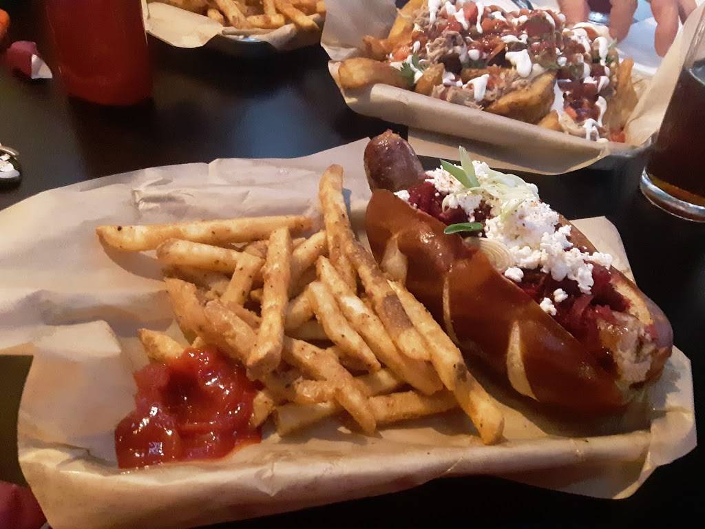 Rubys Beers, Bikes, Brats | restaurant | 429 E 3rd St, Davenport, IA 52801, USA | 5639494582 OR +1 563-949-4582