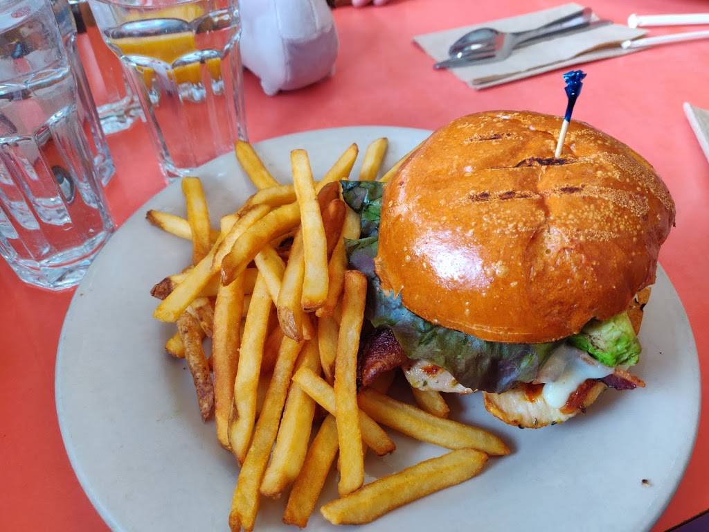 Swingers | restaurant | 802 Broadway, Santa Monica, CA 90401, USA | 3103939793 OR +1 310-393-9793