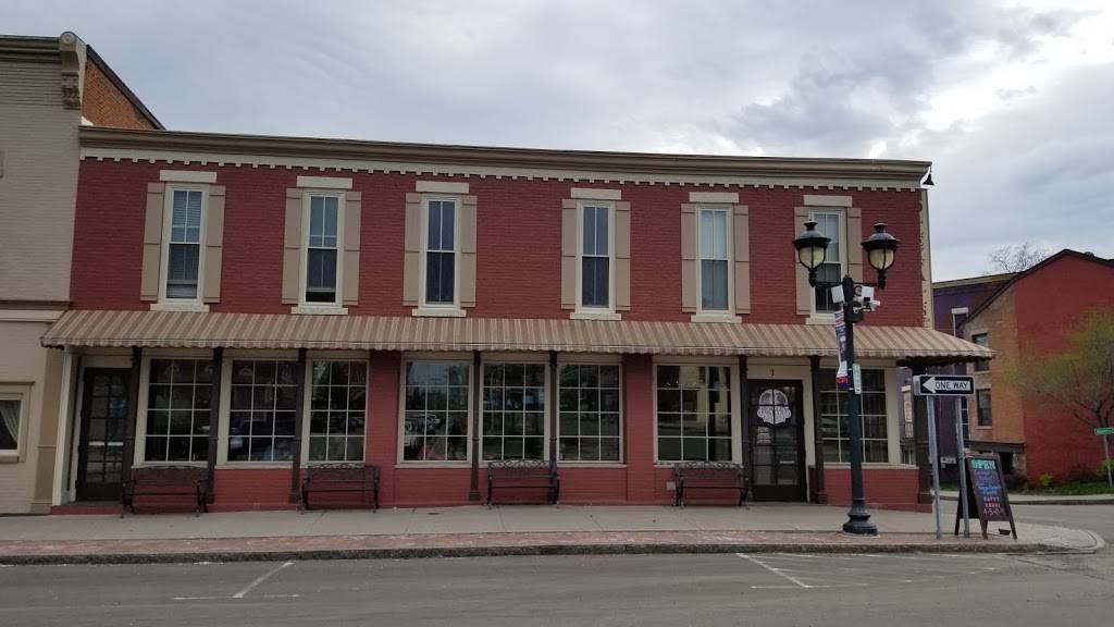 Holley Falls Bar & Grill | restaurant | 1 Public Square, Holley, NY 14470, USA | 5856382212 OR +1 585-638-2212