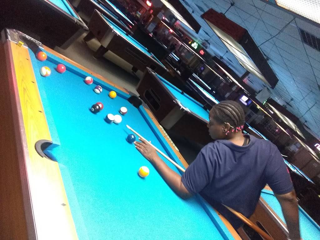 Bogies Billiards East | restaurant | 3040 Farm to Market 1960 E SUITE 101, Houston, TX 77073, USA | 2818694290 OR +1 281-869-4290