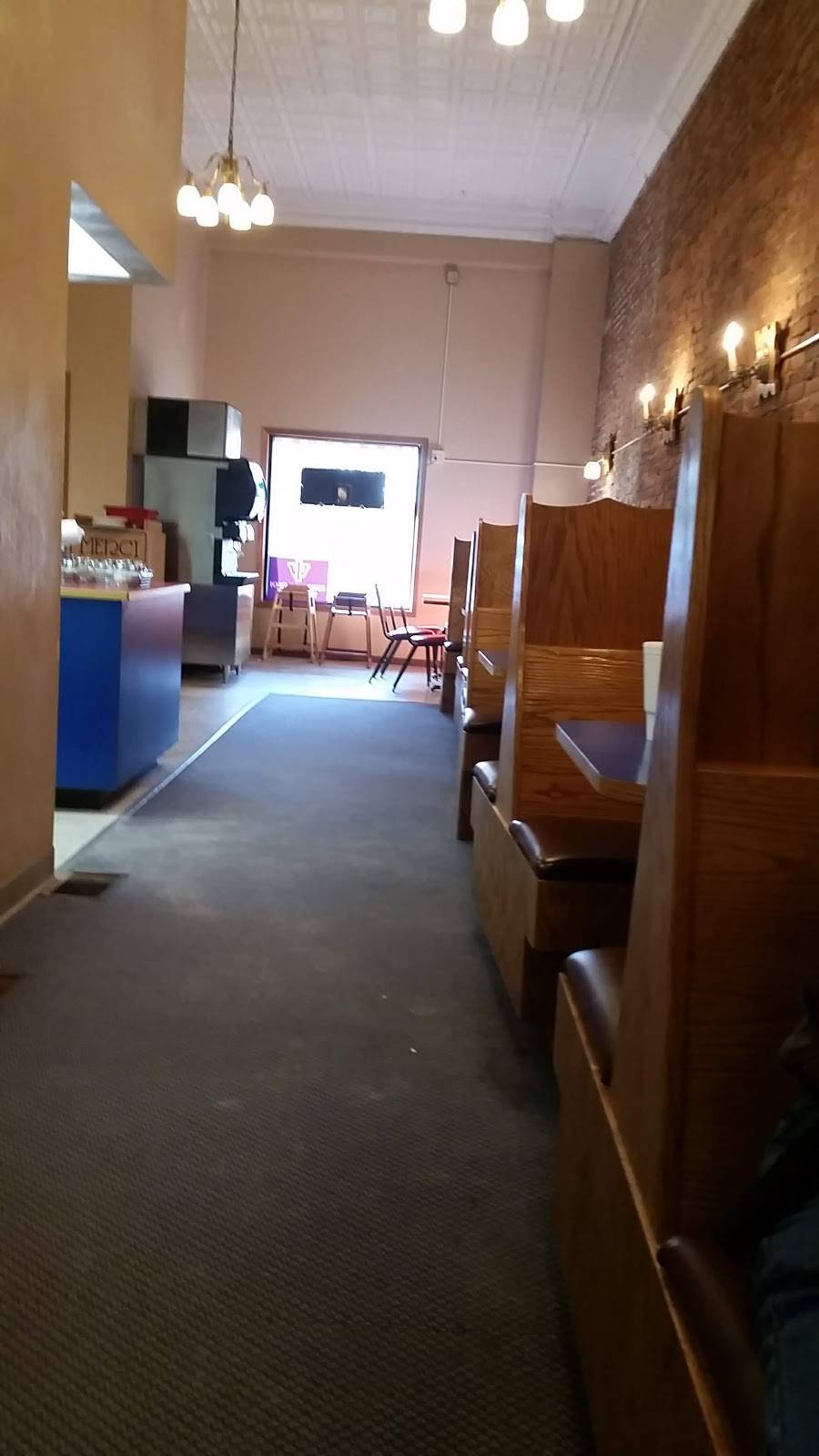 Breadeaux Pizza | meal delivery | 110 S Main St, Mt Pleasant, IA 52641, USA | 3193852306 OR +1 319-385-2306