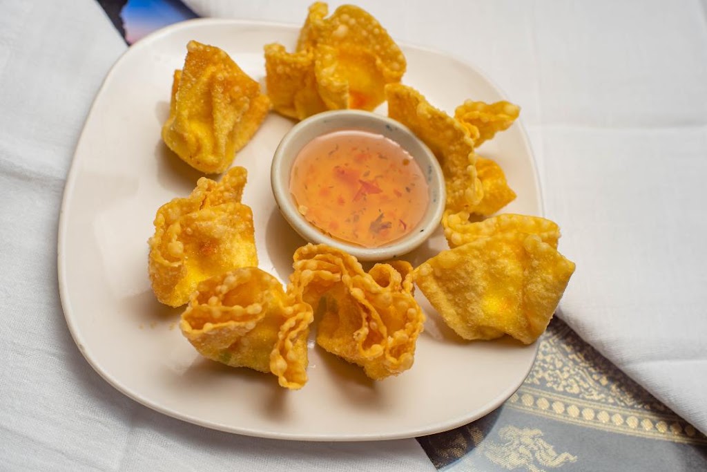 Bahn Thai & M | restaurant | 2226 Holiday Manor Center Suite 8, Louisville, KY 40222, USA | 5023652776 OR +1 502-365-2776