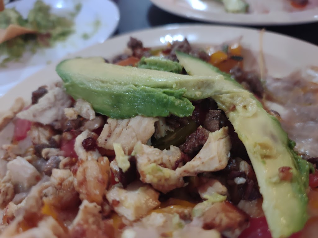 Los Comales | restaurant | 151 1/2 N Texas Ave, Mercedes, TX 78570, USA | 9565659966 OR +1 956-565-9966