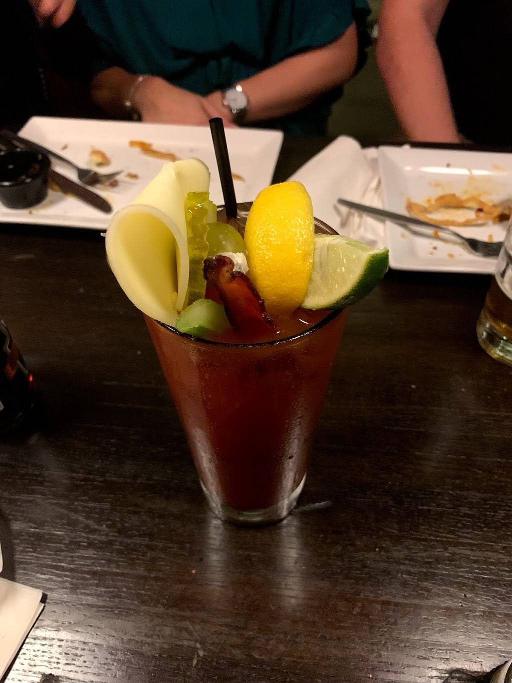 Bar Louie | night club | 118 Shawan Rd, Hunt Valley, MD 21030, USA | 4435412950 OR +1 443-541-2950