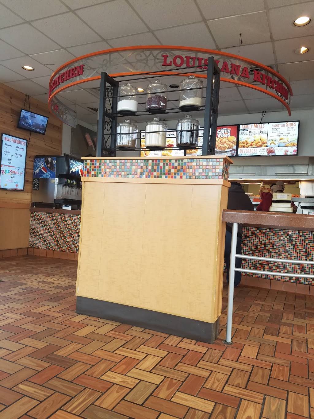 Popeyes Louisiana Kitchen | restaurant | 18126 Euclid Ave, Cleveland, OH 44112, USA | 2163838911 OR +1 216-383-8911