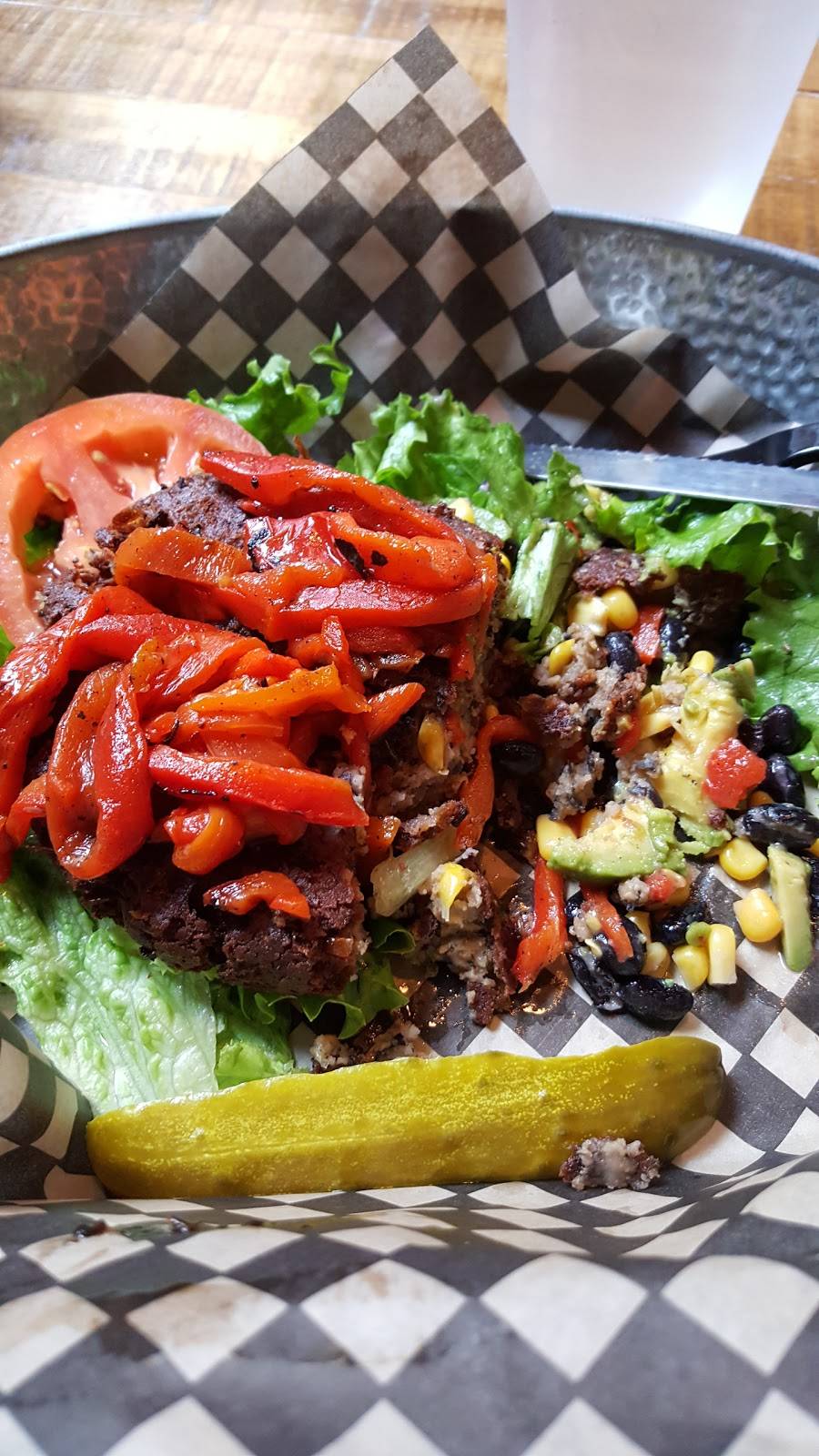 Vibes Gourmet Burgers | restaurant | 25 S Main St, Concord, NH 03301, USA | 6038568671 OR +1 603-856-8671