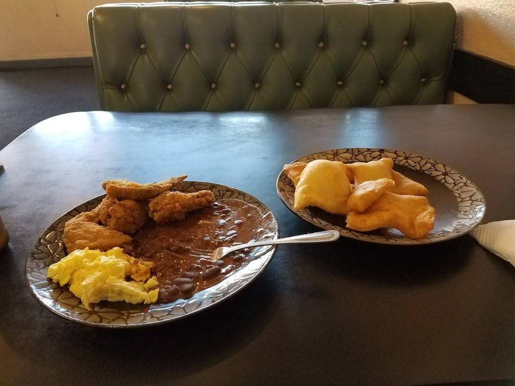 Traceys | restaurant | 3810 S Western Ave, Los Angeles, CA 90062, USA | 3237352166 OR +1 323-735-2166